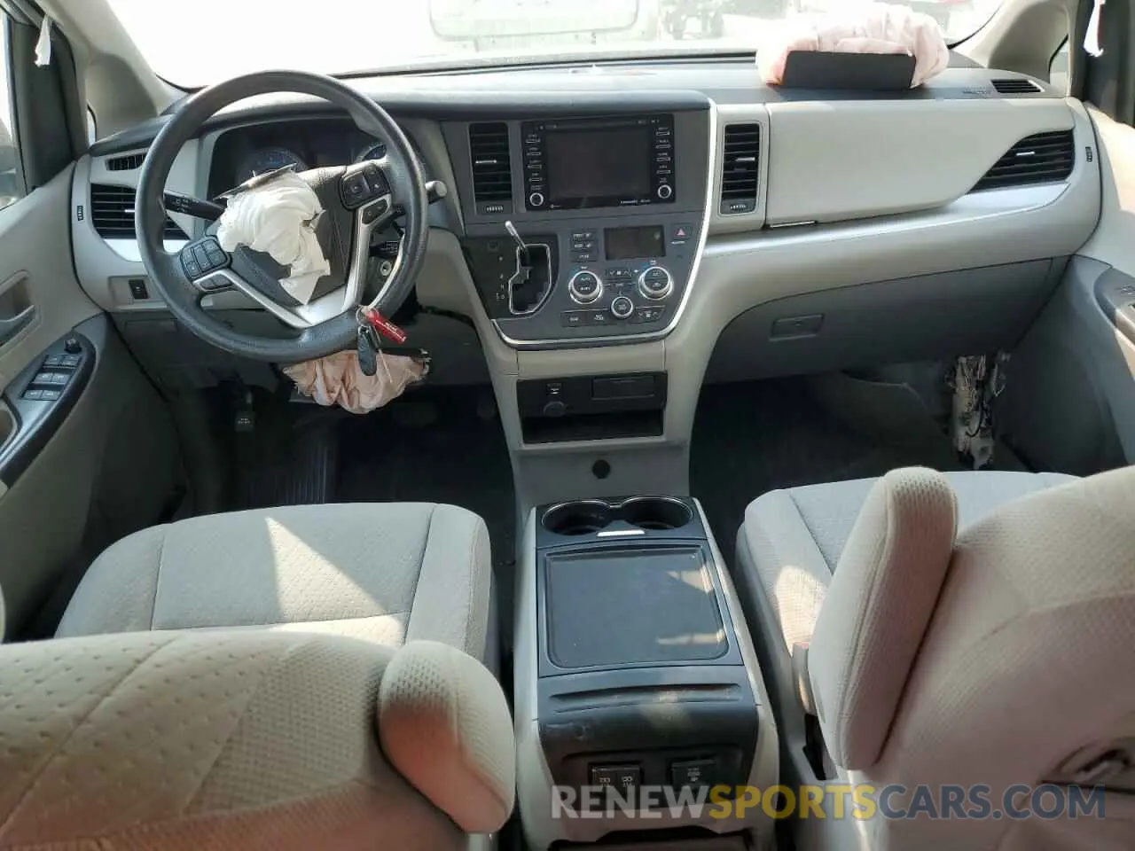 8 Photograph of a damaged car 5TDJZ3DC4KS216224 TOYOTA All Models 2019