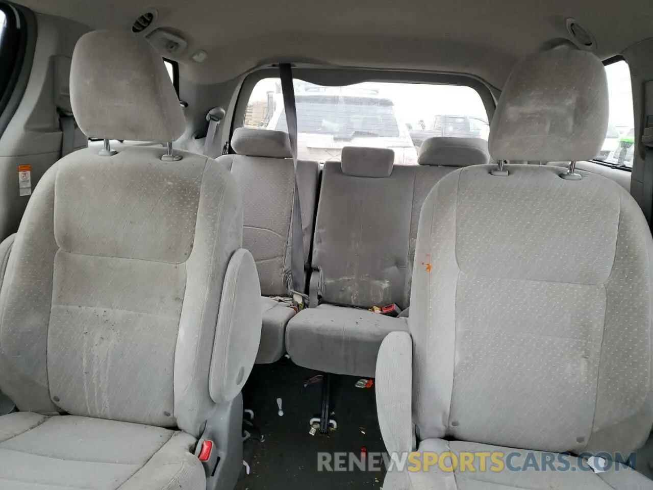 10 Photograph of a damaged car 5TDJZ3DC8KS218039 TOYOTA All Models 2019