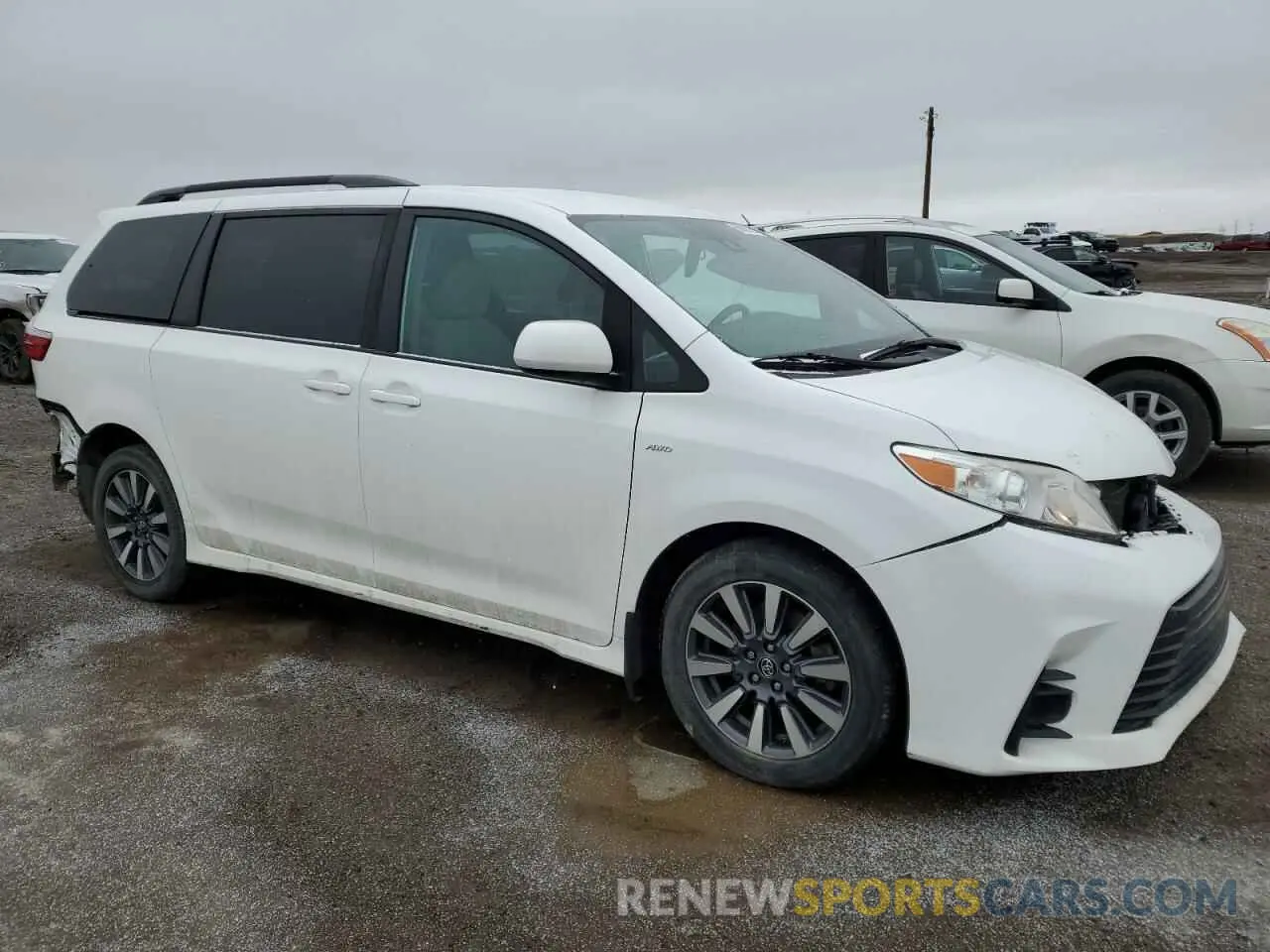 4 Photograph of a damaged car 5TDJZ3DC8KS218039 TOYOTA All Models 2019