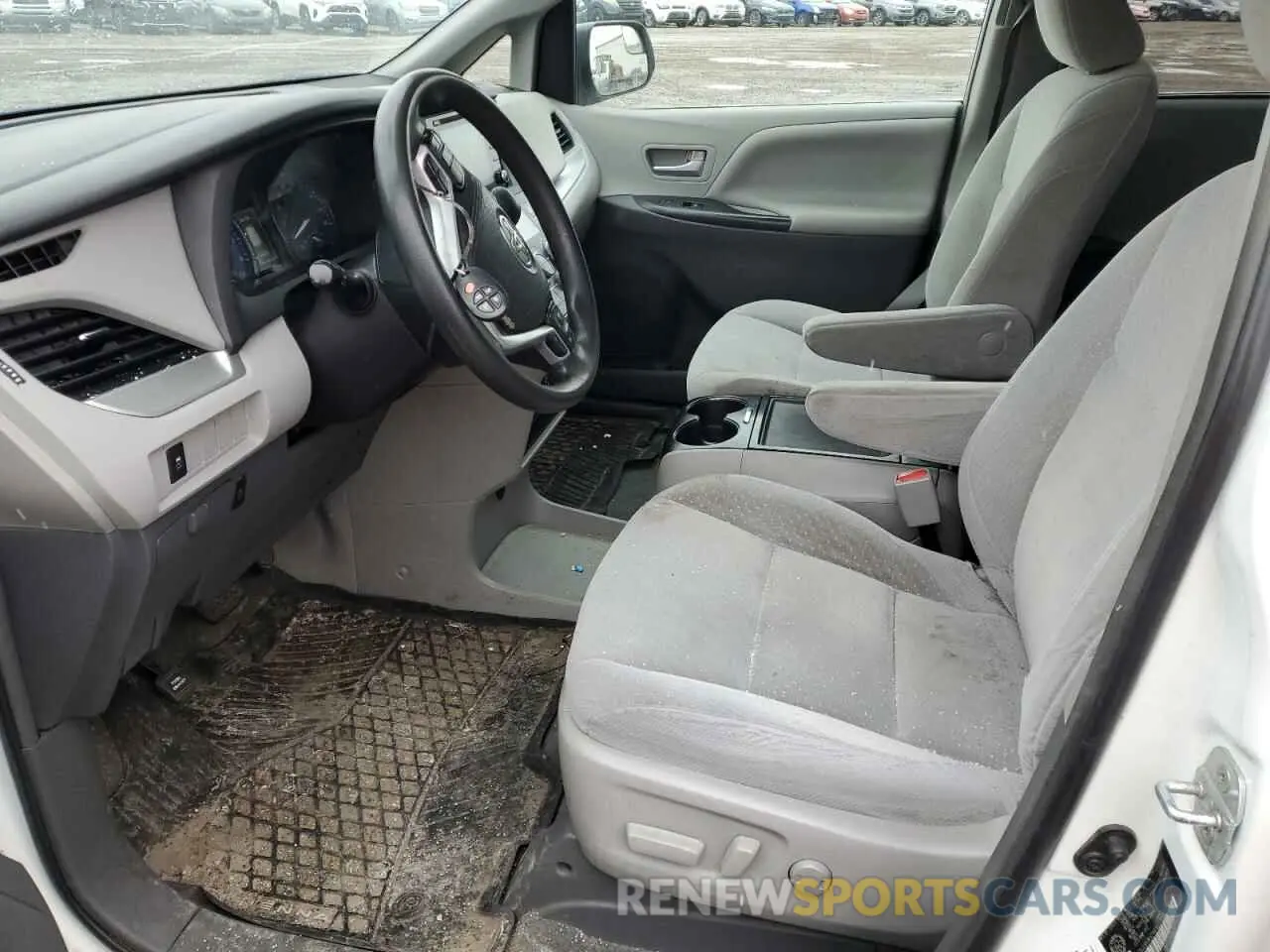 7 Photograph of a damaged car 5TDJZ3DC8KS218039 TOYOTA All Models 2019