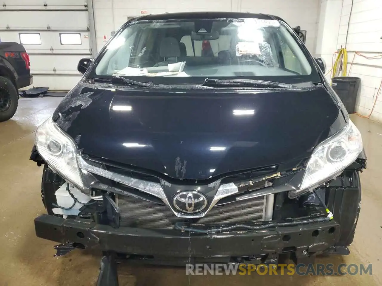 5 Photograph of a damaged car 5TDKZ3DC3KS990873 TOYOTA All Models 2019