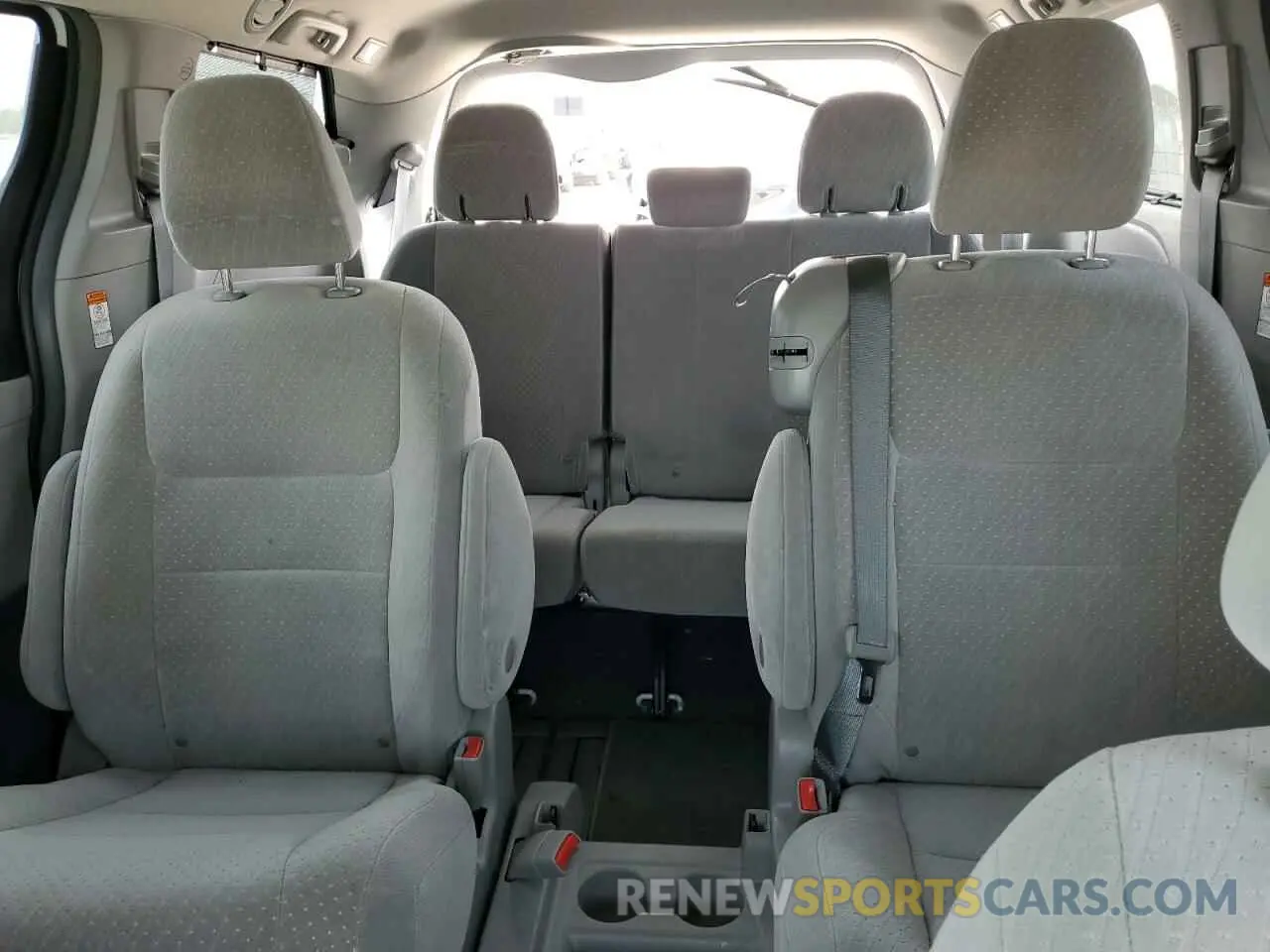 10 Photograph of a damaged car 5TDKZ3DCXKS009521 TOYOTA All Models 2019