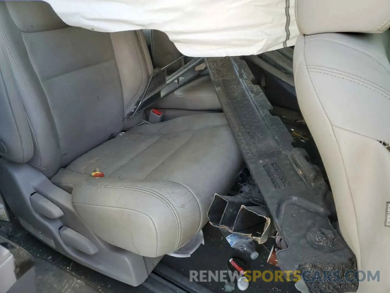 12 Photograph of a damaged car 5TDYZ3DC0KS995846 TOYOTA All Models 2019