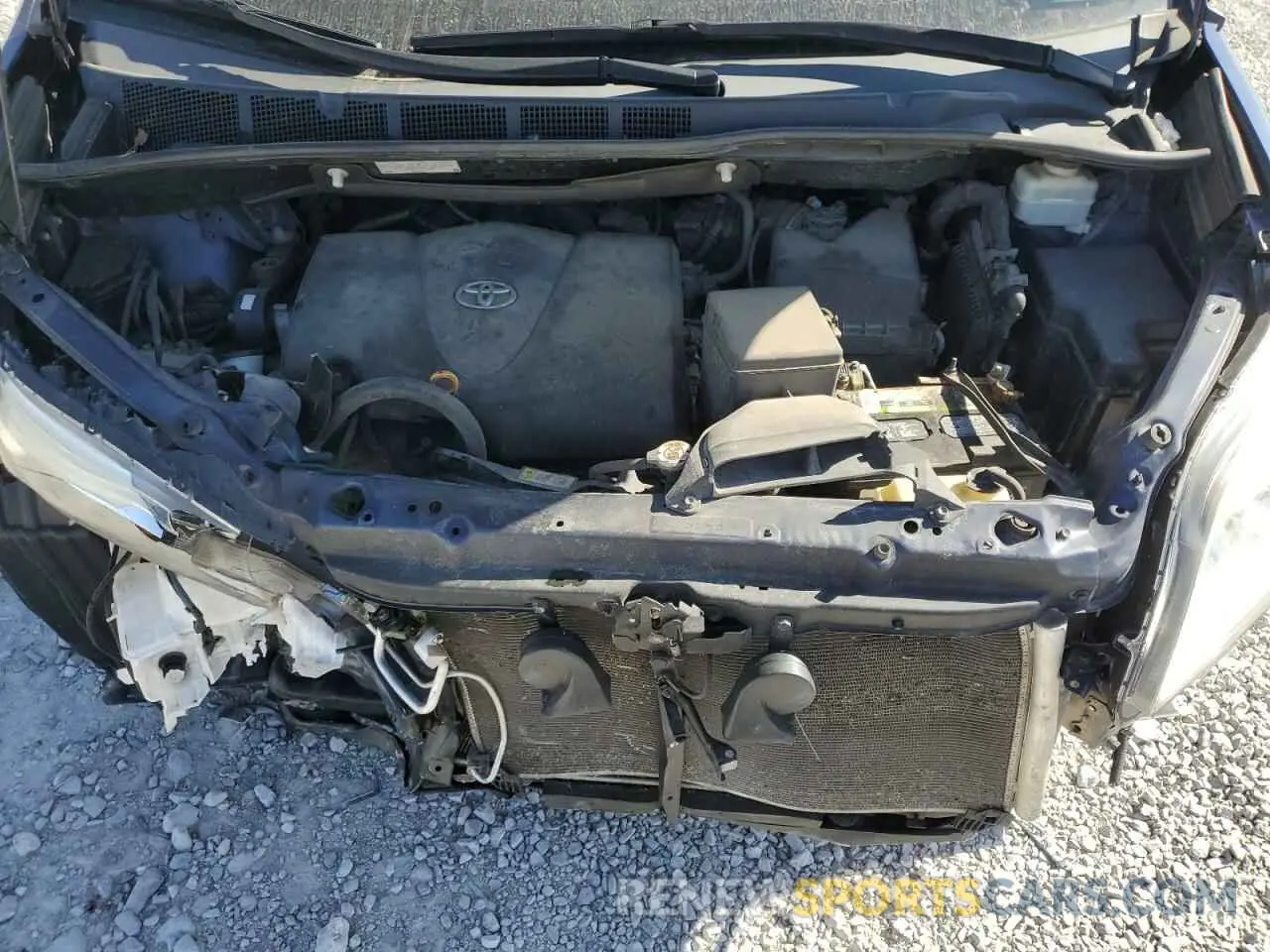 13 Photograph of a damaged car 5TDYZ3DC0KS995846 TOYOTA All Models 2019