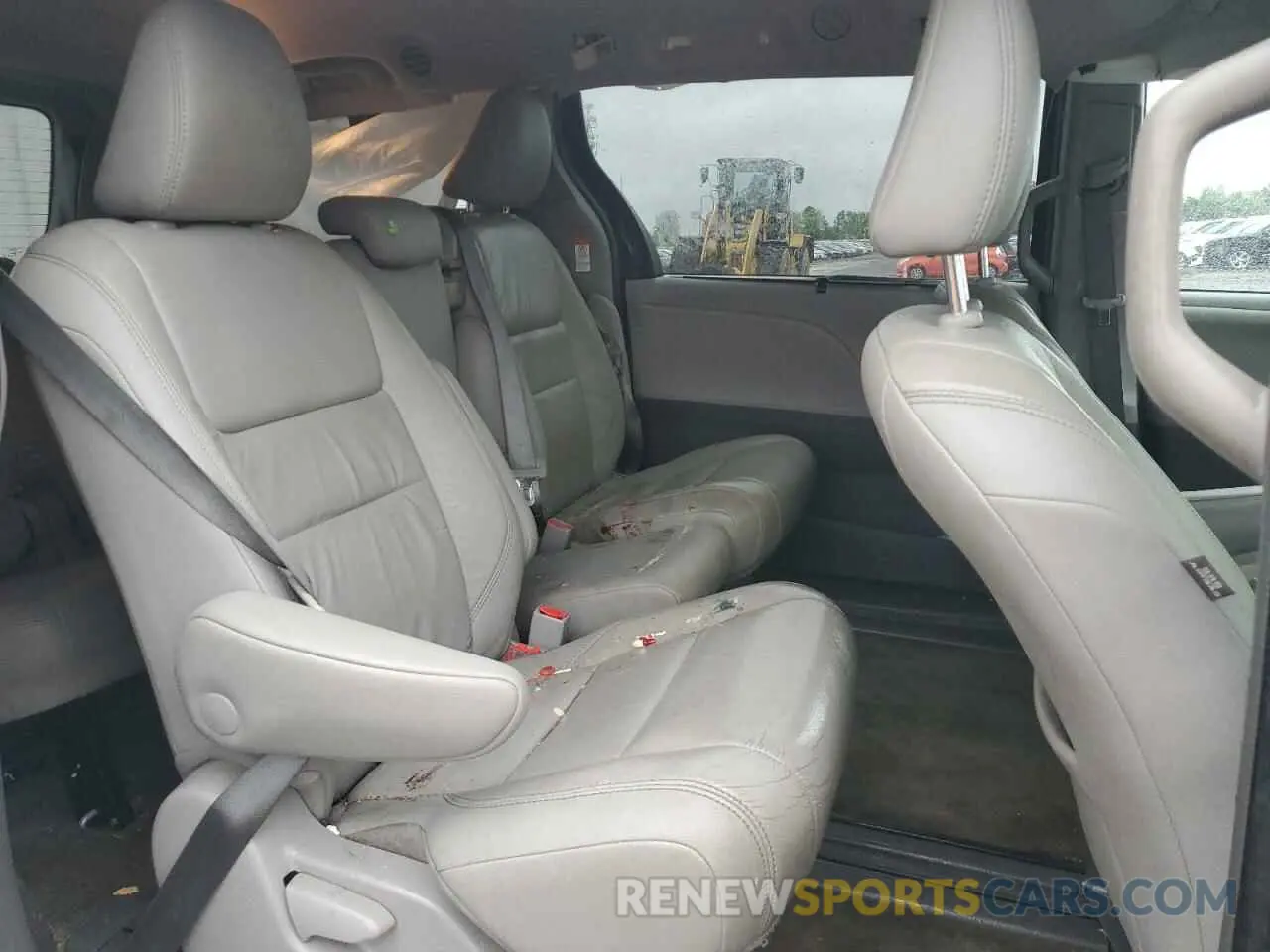 11 Photograph of a damaged car 5TDYZ3DC1KS969465 TOYOTA All Models 2019