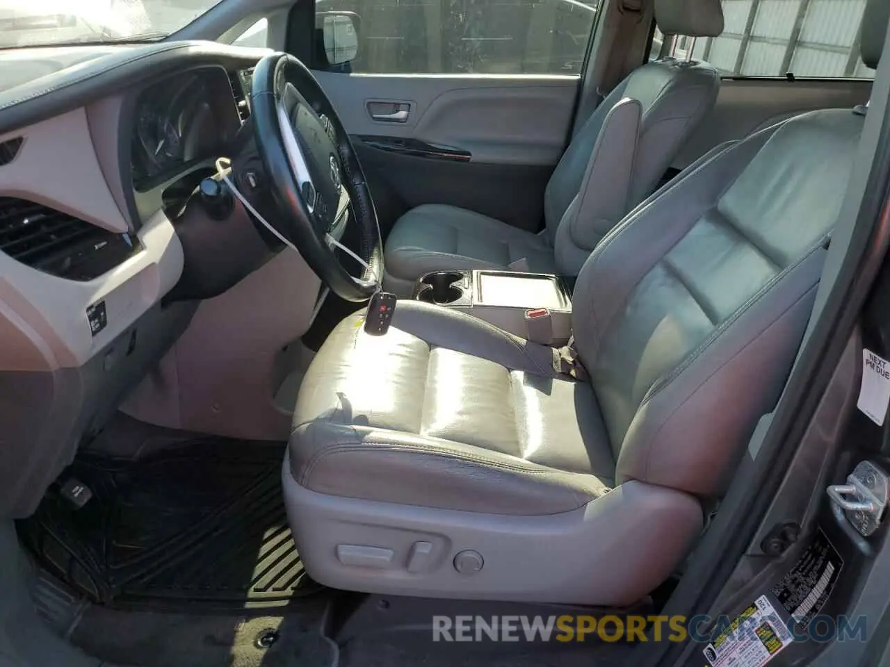 7 Photograph of a damaged car 5TDYZ3DC1KS980093 TOYOTA All Models 2019
