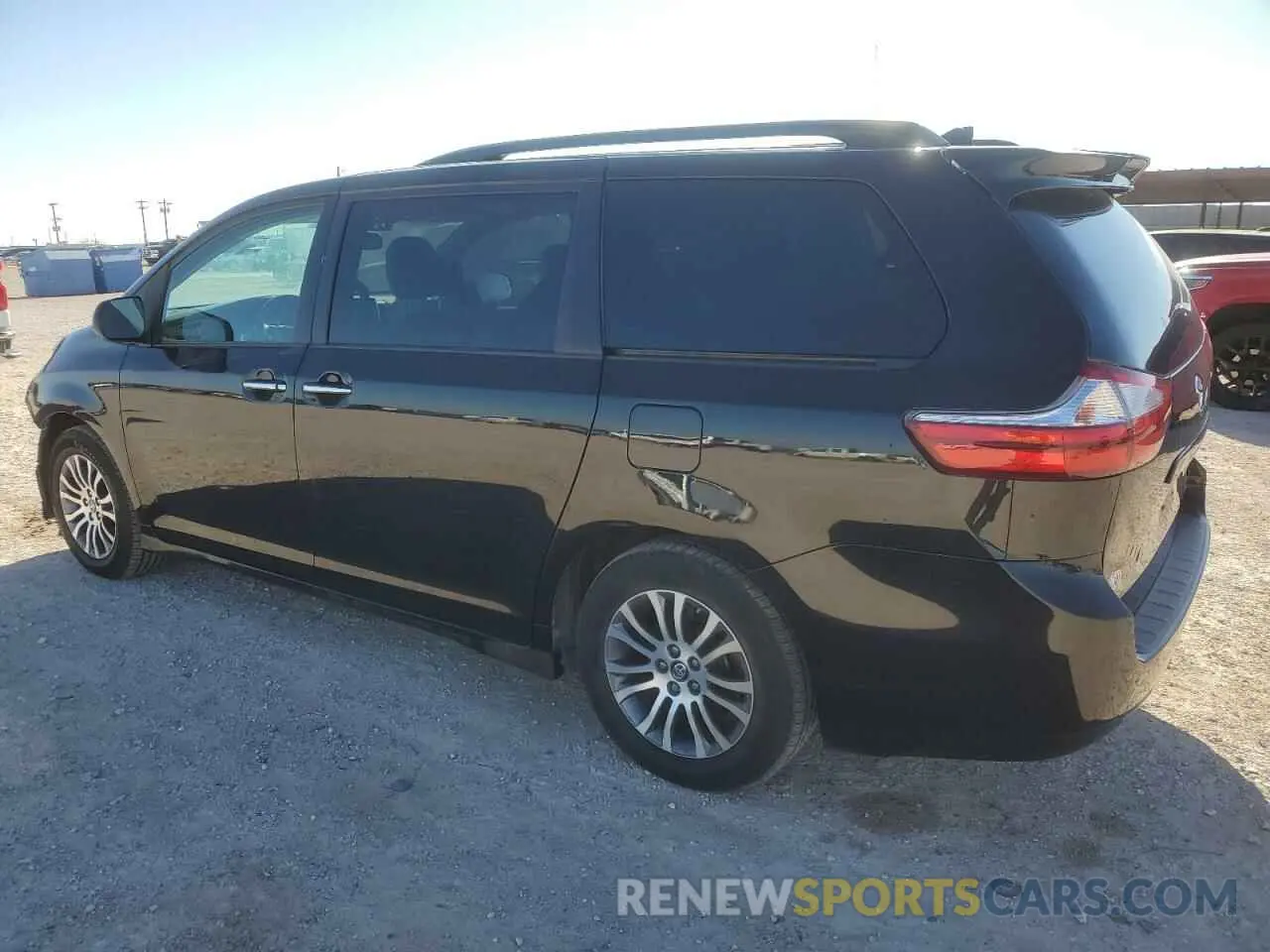 2 Photograph of a damaged car 5TDYZ3DC2KS987523 TOYOTA All Models 2019