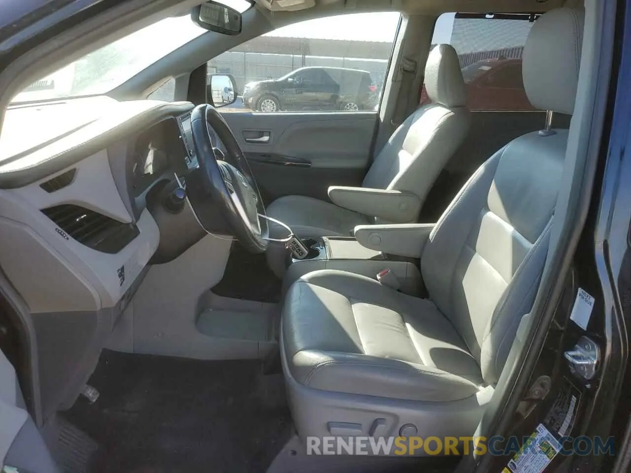 7 Photograph of a damaged car 5TDYZ3DC2KS987523 TOYOTA All Models 2019