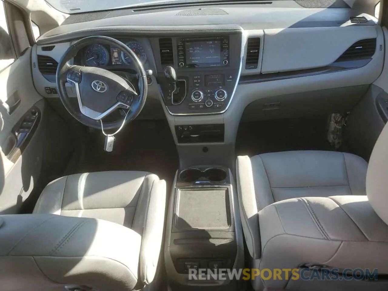 8 Photograph of a damaged car 5TDYZ3DC2KS987523 TOYOTA All Models 2019