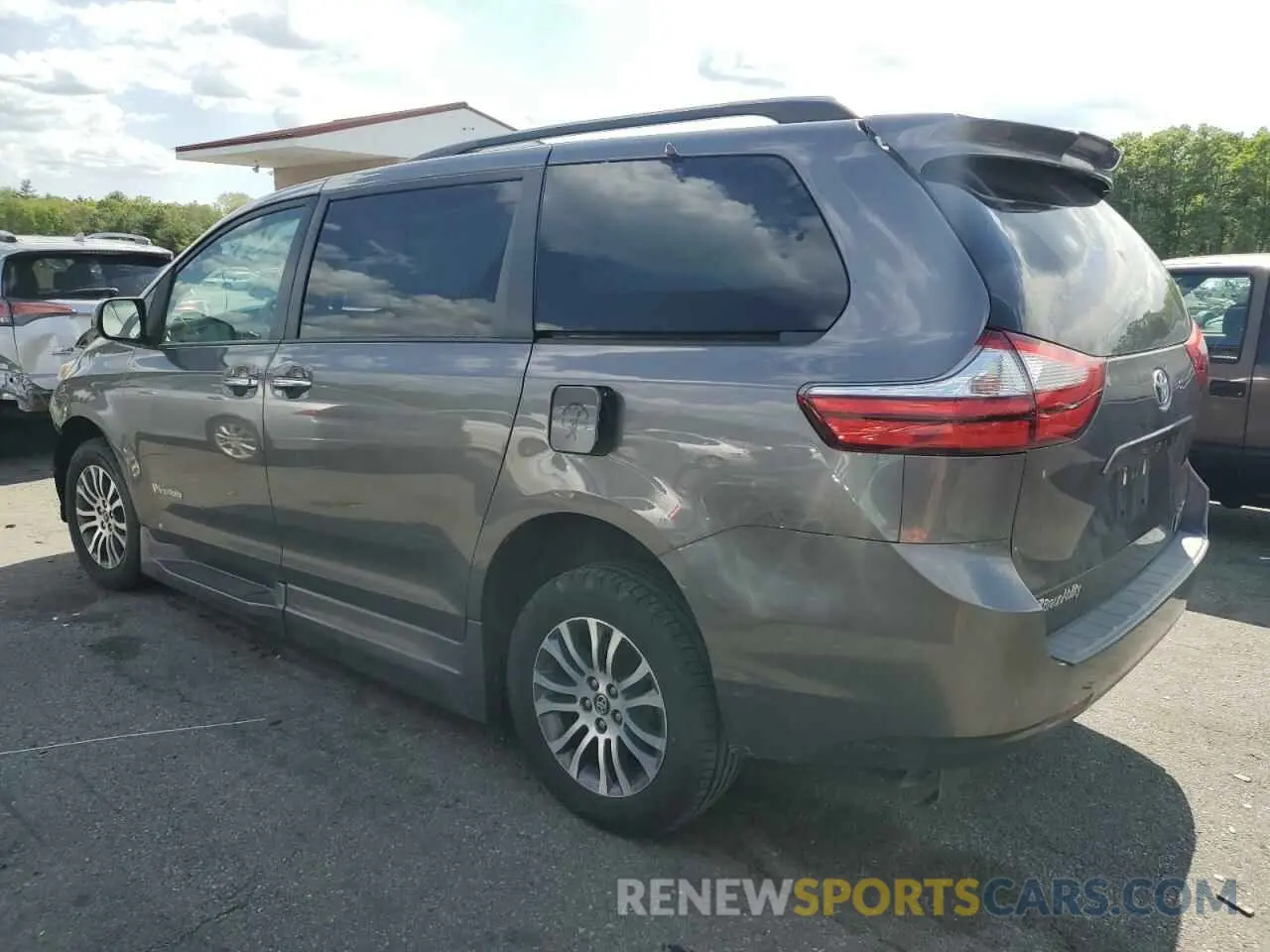 2 Photograph of a damaged car 5TDYZ3DC4KS984574 TOYOTA All Models 2019