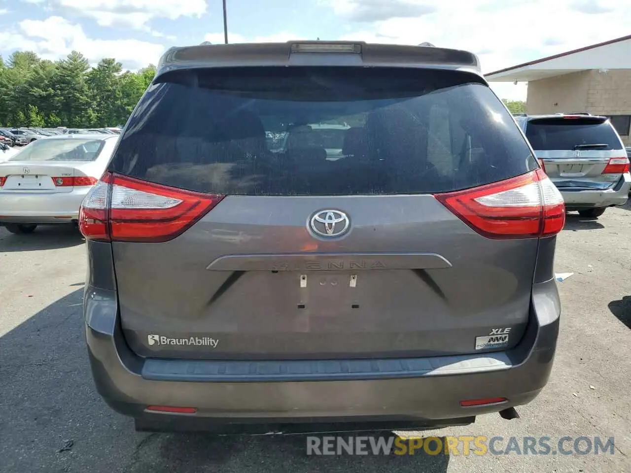 6 Photograph of a damaged car 5TDYZ3DC4KS984574 TOYOTA All Models 2019