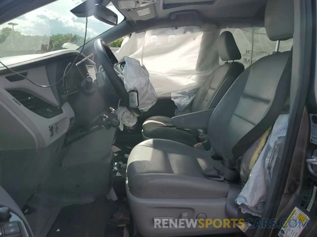 7 Photograph of a damaged car 5TDYZ3DC4KS984574 TOYOTA All Models 2019