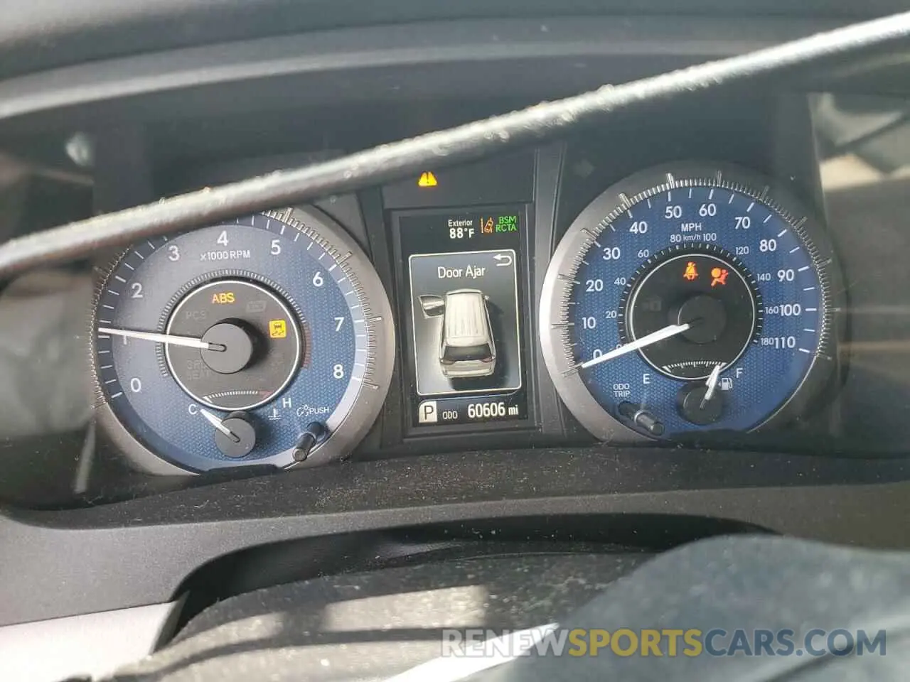 9 Photograph of a damaged car 5TDYZ3DC4KS984574 TOYOTA All Models 2019