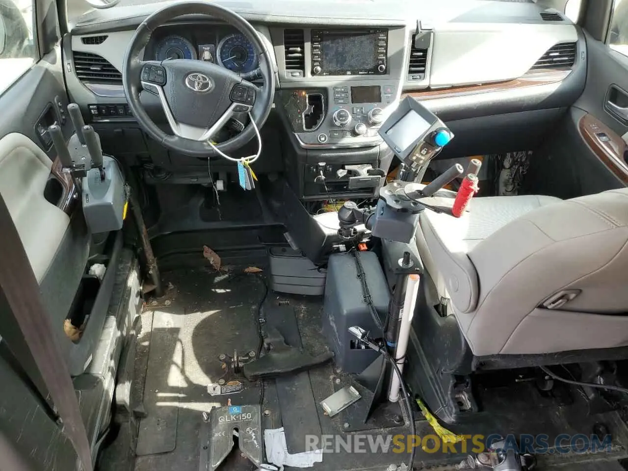 8 Photograph of a damaged car 5TDYZ3DC5KS993381 TOYOTA All Models 2019