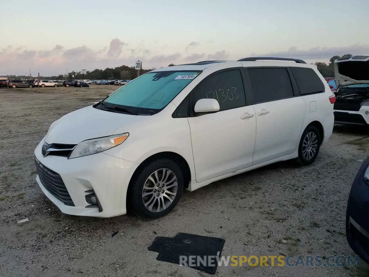 1 Photograph of a damaged car 5TDYZ3DC6KS981160 TOYOTA All Models 2019