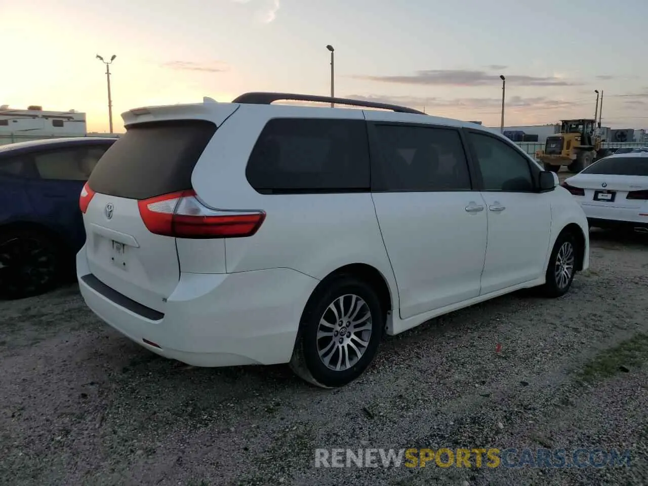 3 Photograph of a damaged car 5TDYZ3DC6KS981160 TOYOTA All Models 2019