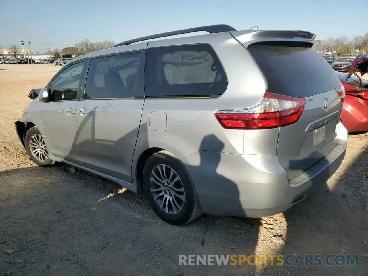 2 Photograph of a damaged car 5TDYZ3DC7KS005131 TOYOTA All Models 2019