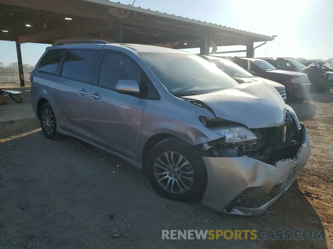 4 Photograph of a damaged car 5TDYZ3DC7KS005131 TOYOTA All Models 2019