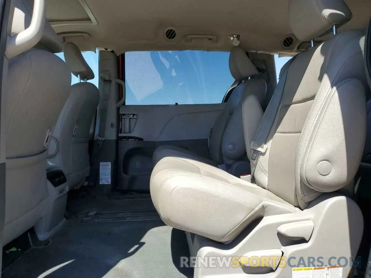 11 Photograph of a damaged car 5TDYZ3DC8KS971035 TOYOTA All Models 2019