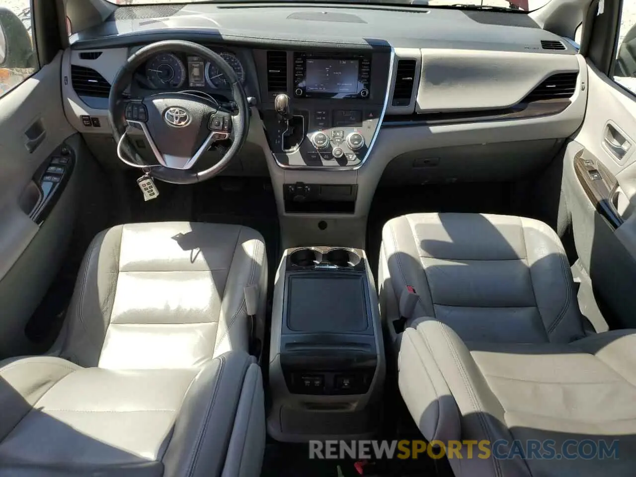 8 Photograph of a damaged car 5TDYZ3DC8KS971035 TOYOTA All Models 2019
