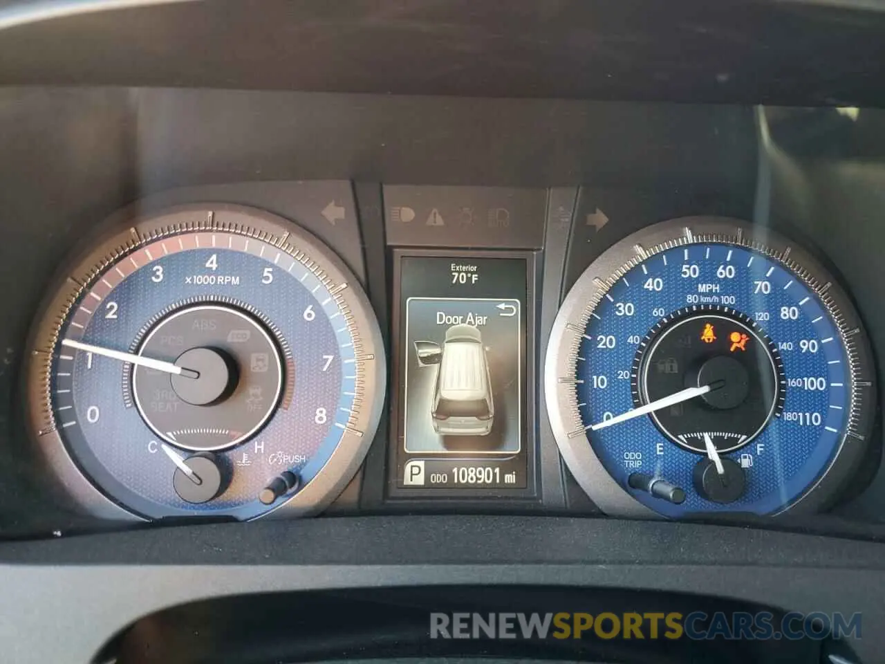 9 Photograph of a damaged car 5TDYZ3DC8KS971035 TOYOTA All Models 2019