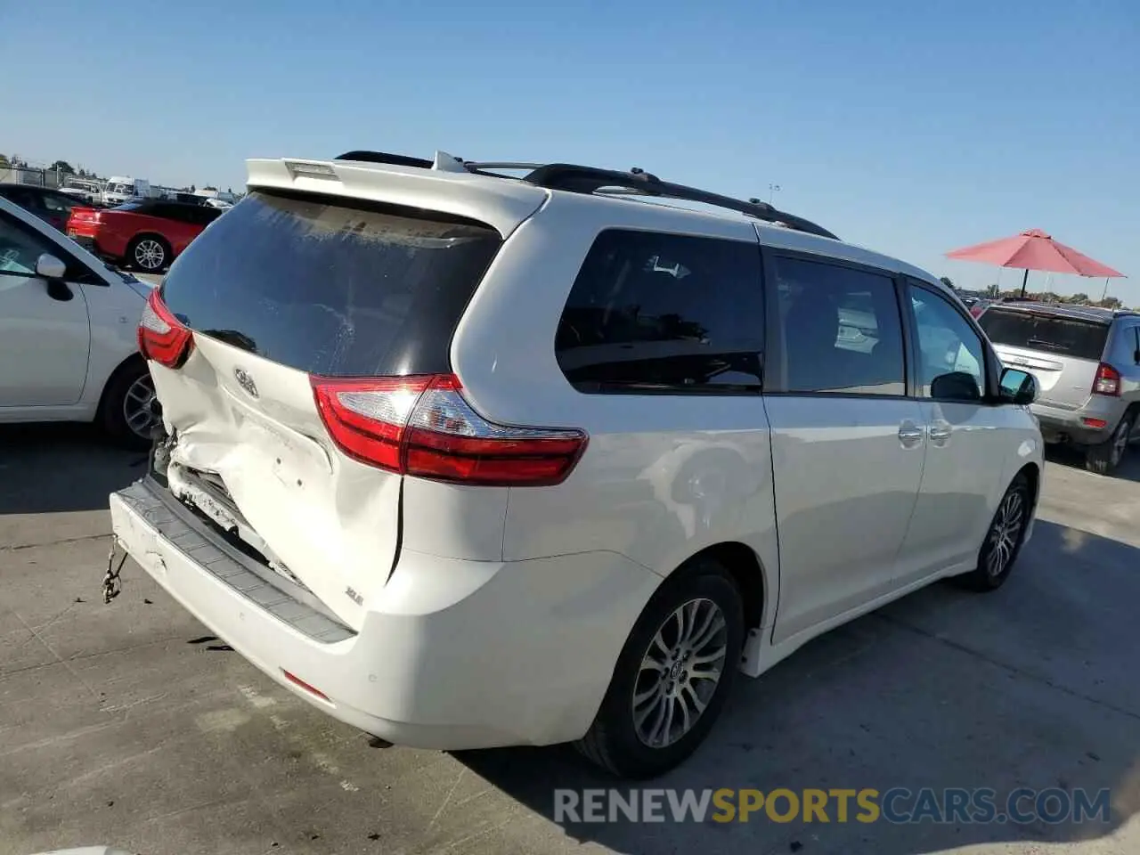 3 Photograph of a damaged car 5TDYZ3DCXKS966645 TOYOTA All Models 2019