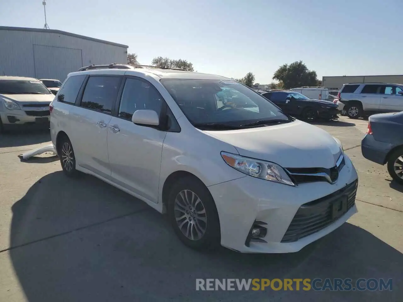 4 Photograph of a damaged car 5TDYZ3DCXKS966645 TOYOTA All Models 2019