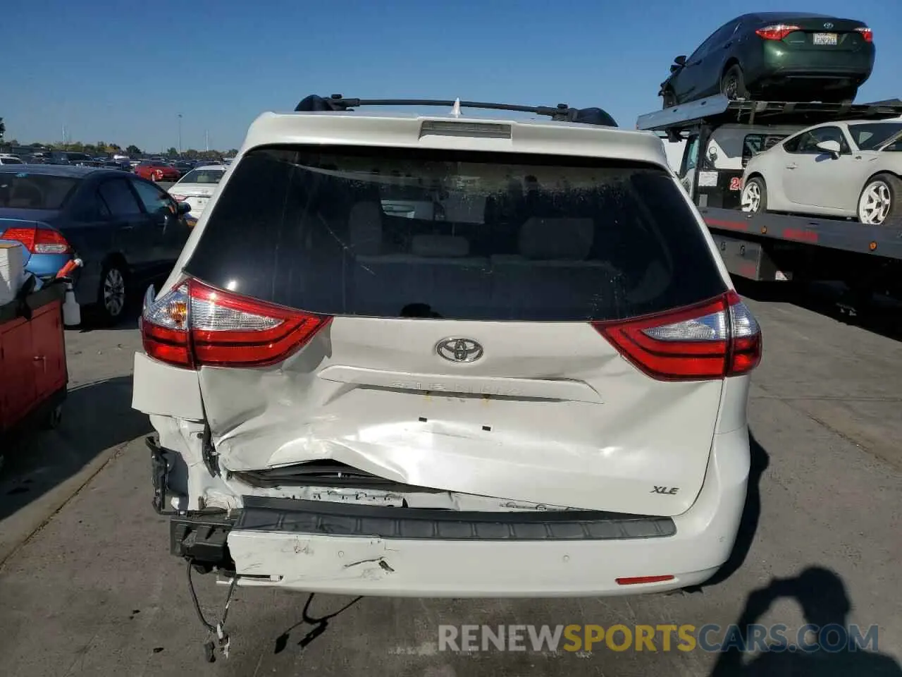 6 Photograph of a damaged car 5TDYZ3DCXKS966645 TOYOTA All Models 2019