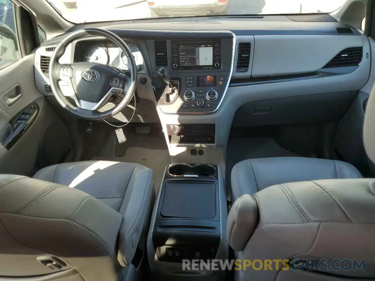 8 Photograph of a damaged car 5TDYZ3DCXKS966645 TOYOTA All Models 2019