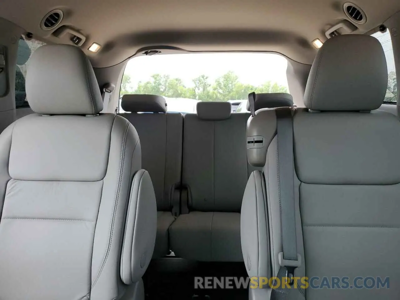 10 Photograph of a damaged car 5TDYZ3DCXKS967942 TOYOTA All Models 2019
