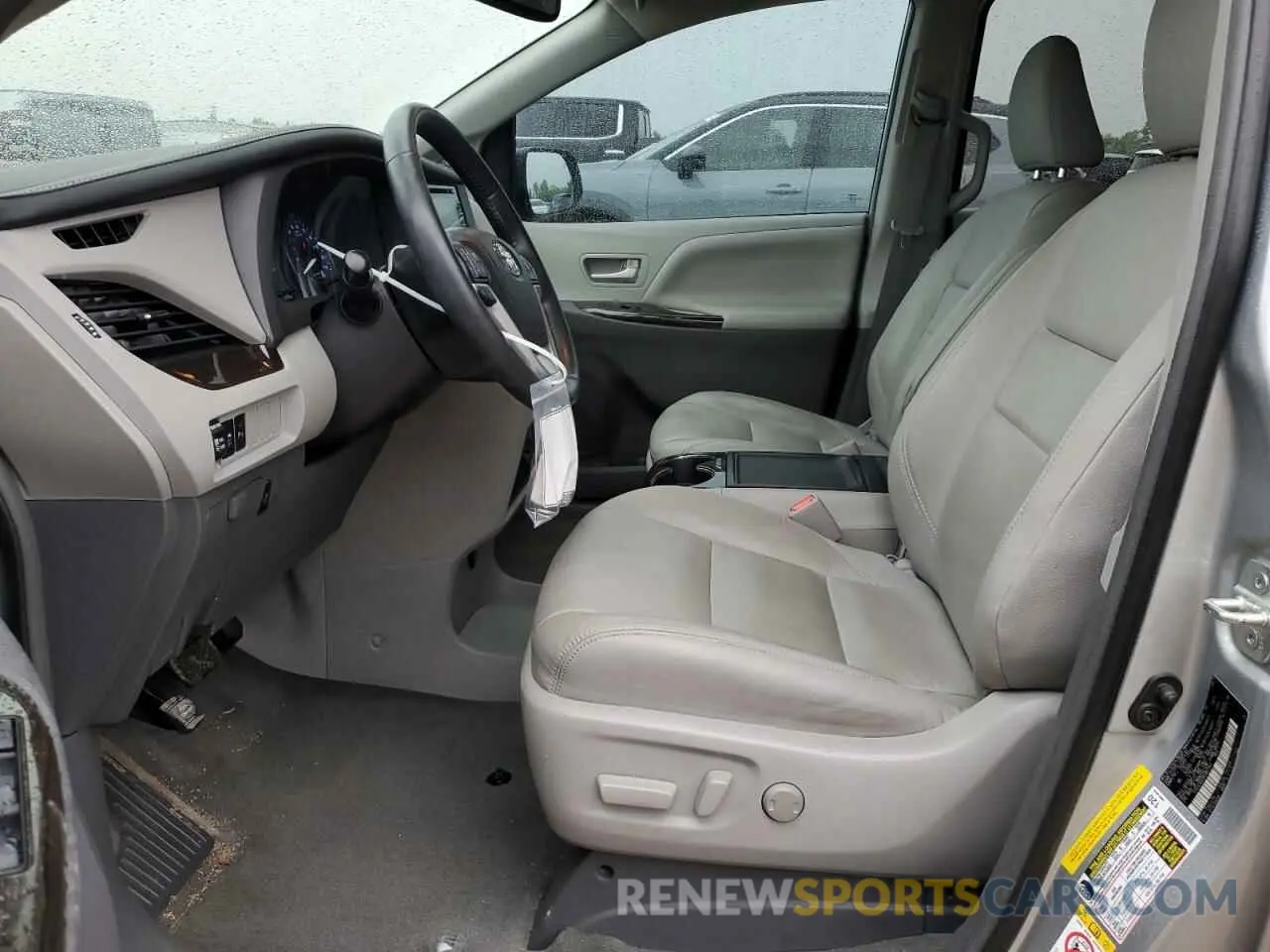 7 Photograph of a damaged car 5TDYZ3DCXKS967942 TOYOTA All Models 2019