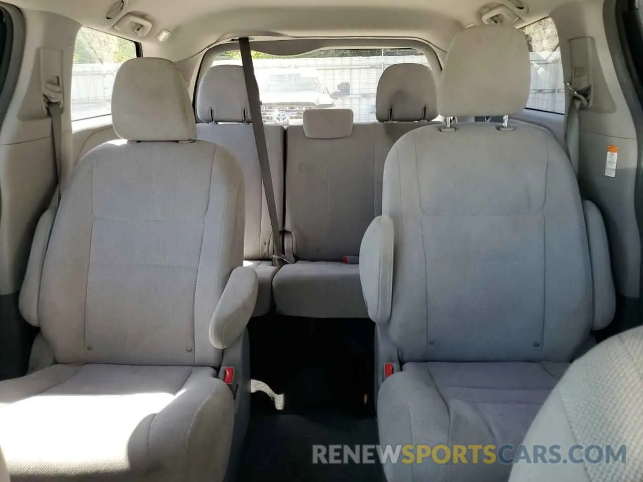 10 Photograph of a damaged car 5TDZZ3DC1KS991616 TOYOTA All Models 2019