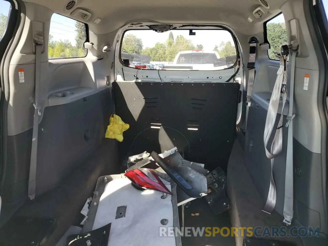 10 Photograph of a damaged car 5TDZZ3DC5KS972437 TOYOTA All Models 2019
