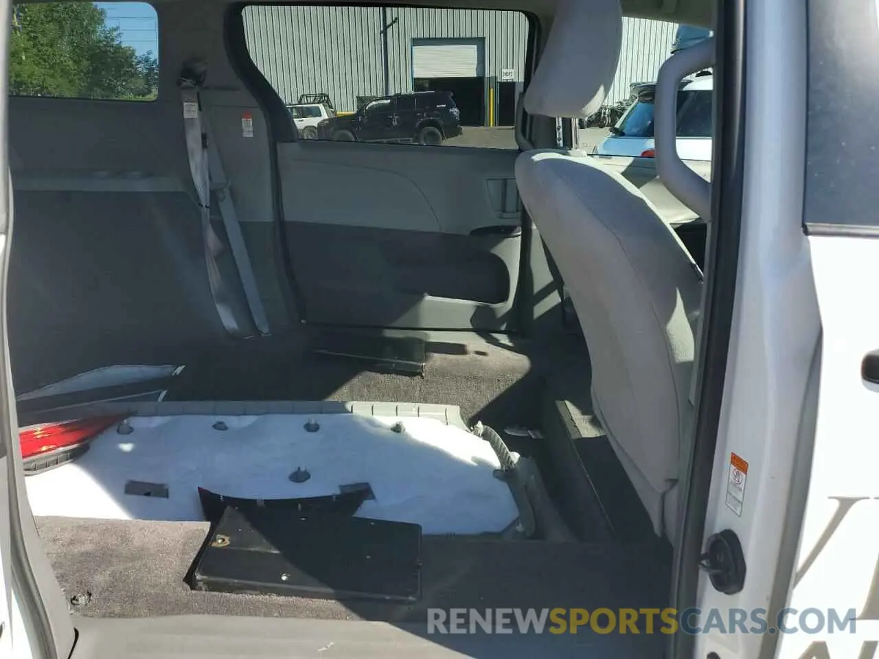 11 Photograph of a damaged car 5TDZZ3DC5KS972437 TOYOTA All Models 2019