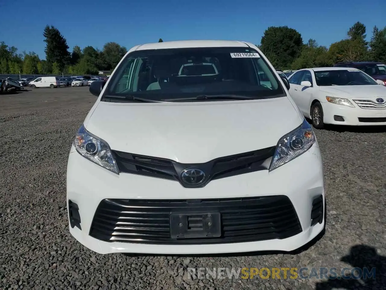 5 Photograph of a damaged car 5TDZZ3DC5KS972437 TOYOTA All Models 2019