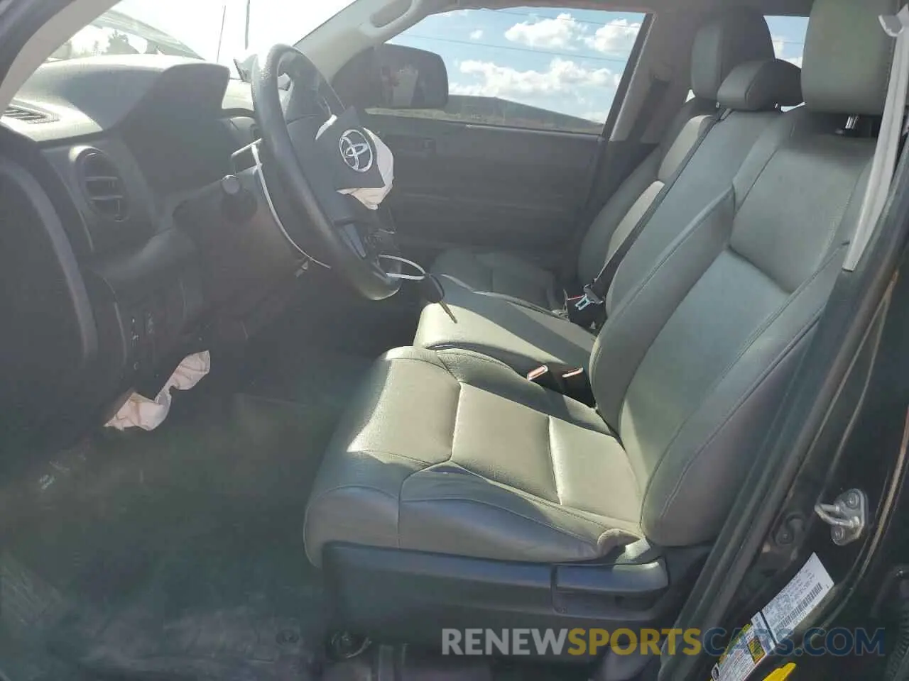 7 Photograph of a damaged car 5TFRM5F10KX142142 TOYOTA All Models 2019