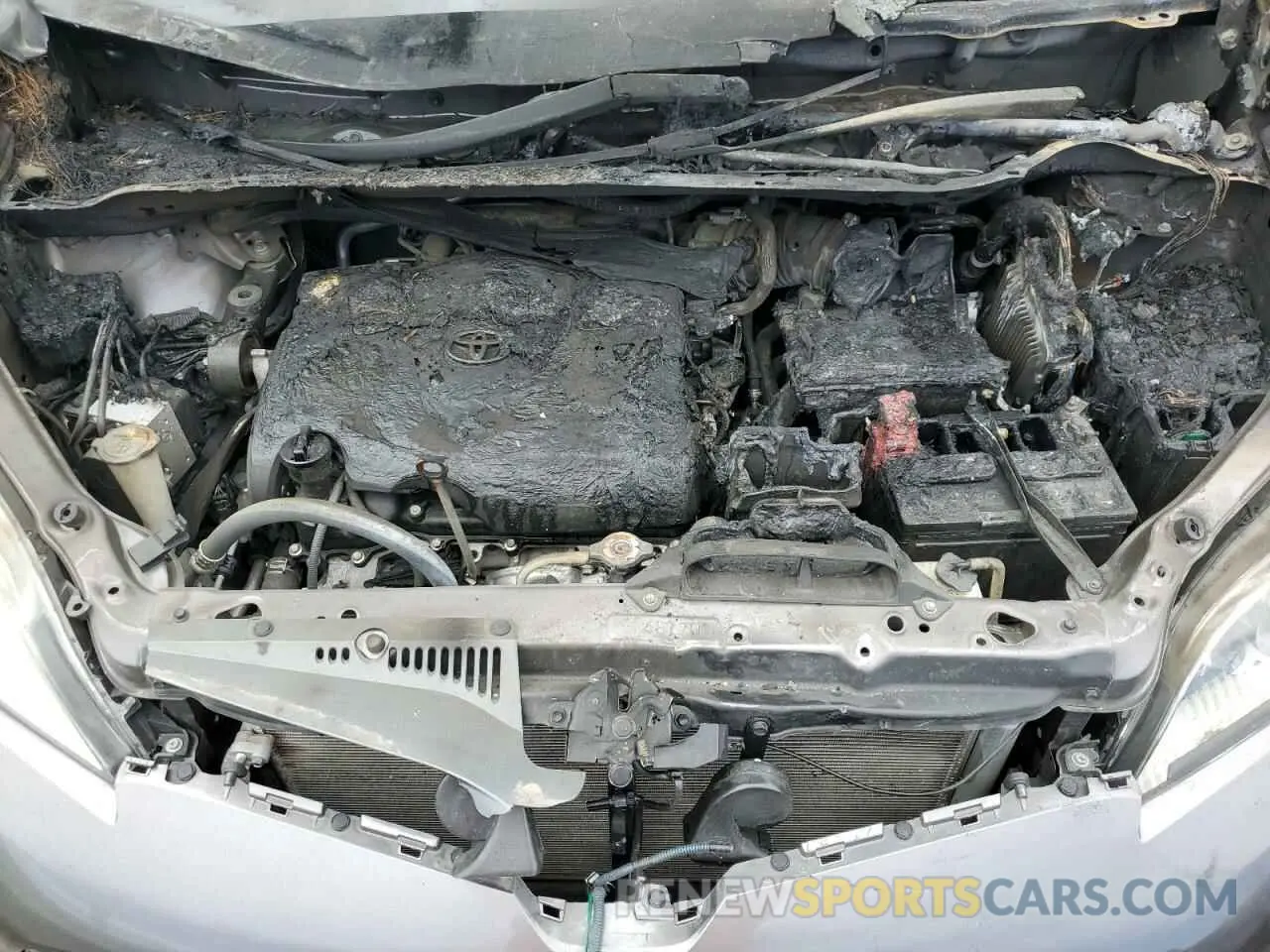 12 Photograph of a damaged car 5TDDZ3DC0LS242575 TOYOTA All Models 2020
