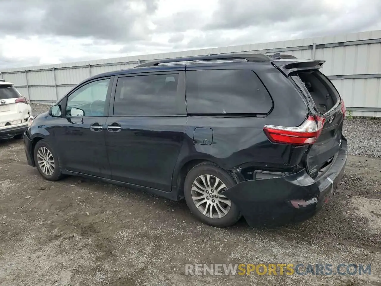 2 Photograph of a damaged car 5TDYZ3DC0LS036822 TOYOTA All Models 2020