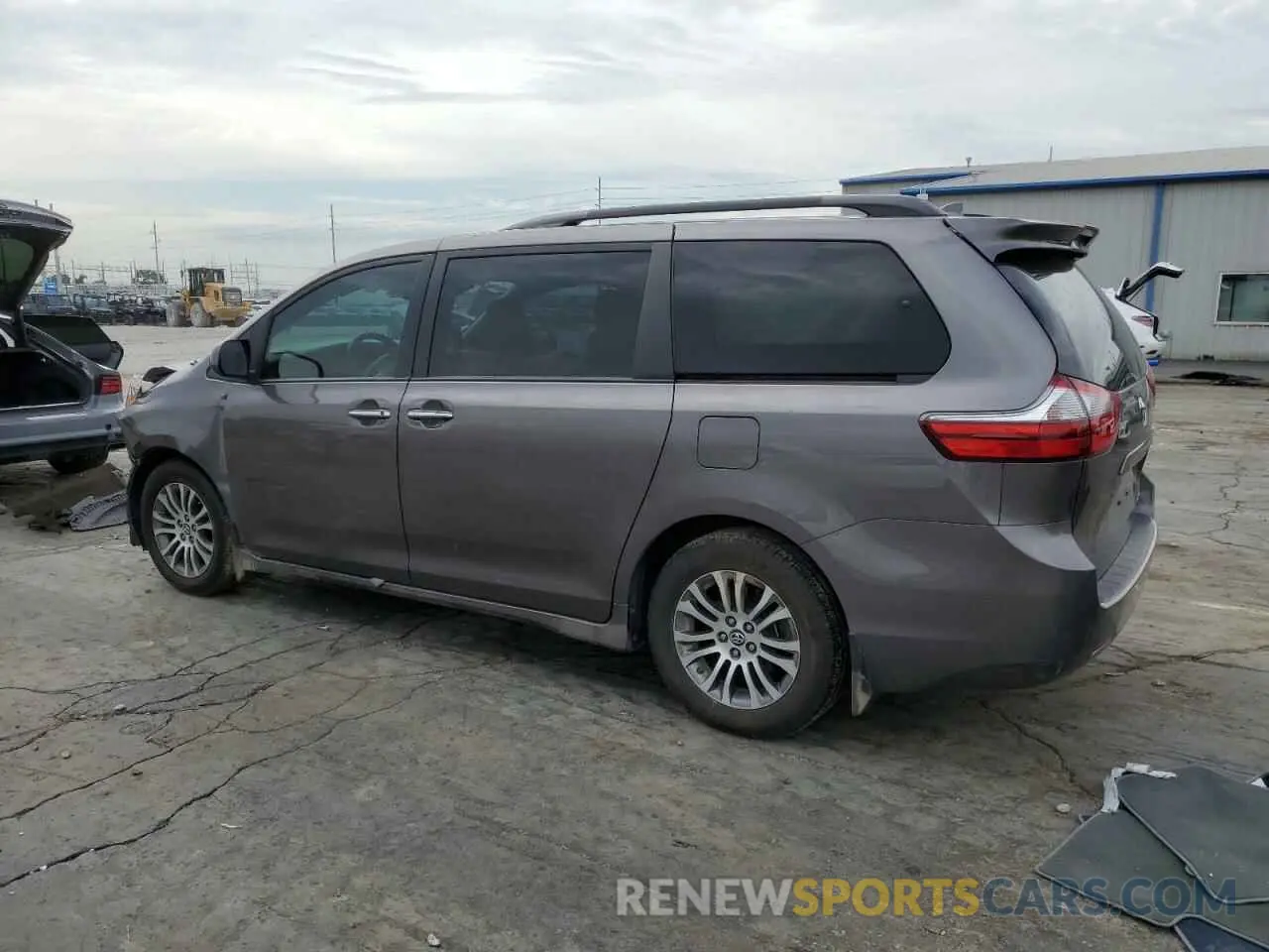 2 Photograph of a damaged car 5TDYZ3DC2LS022209 TOYOTA All Models 2020