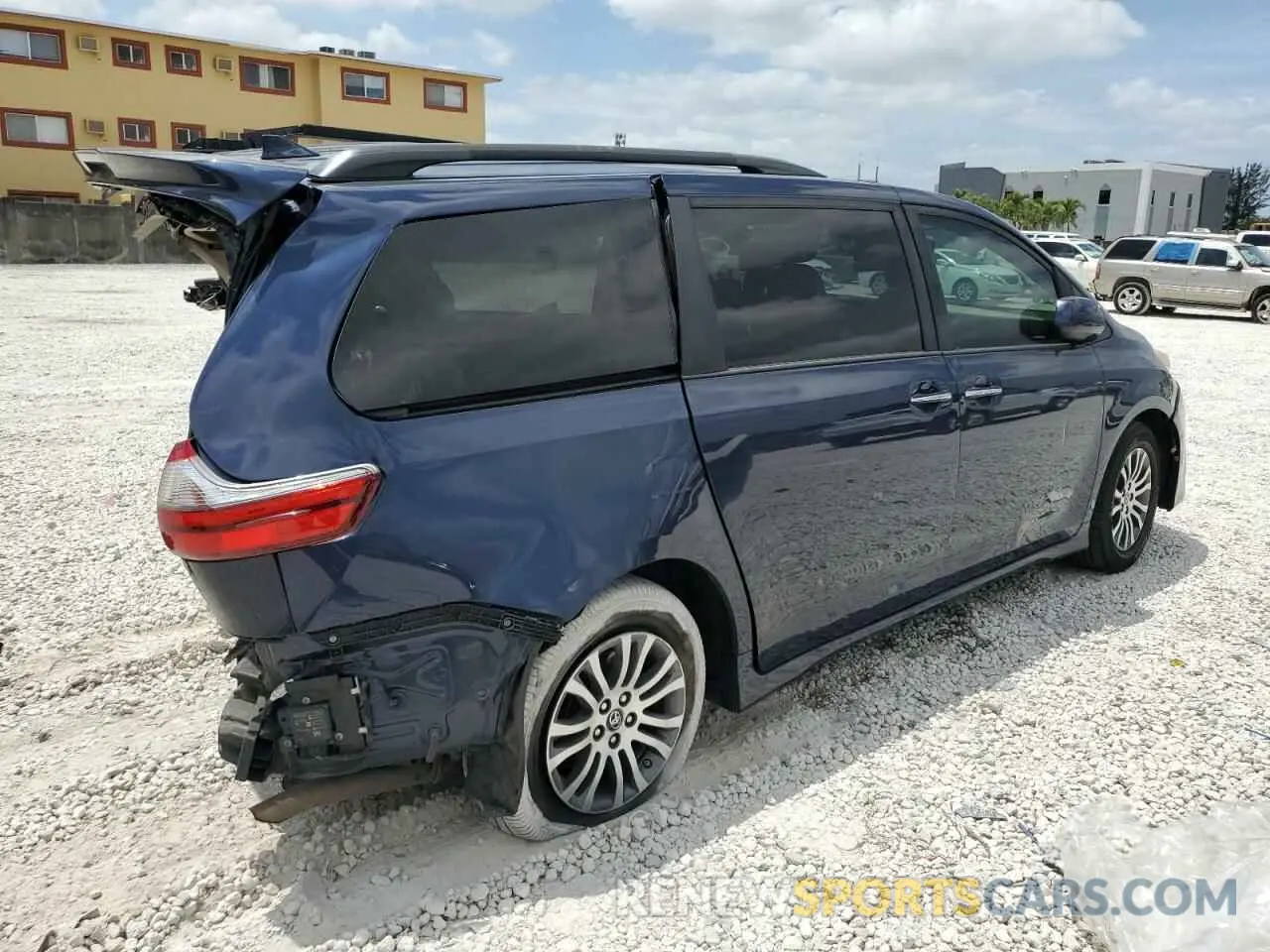 3 Photograph of a damaged car 5TDYZ3DC2LS026700 TOYOTA All Models 2020