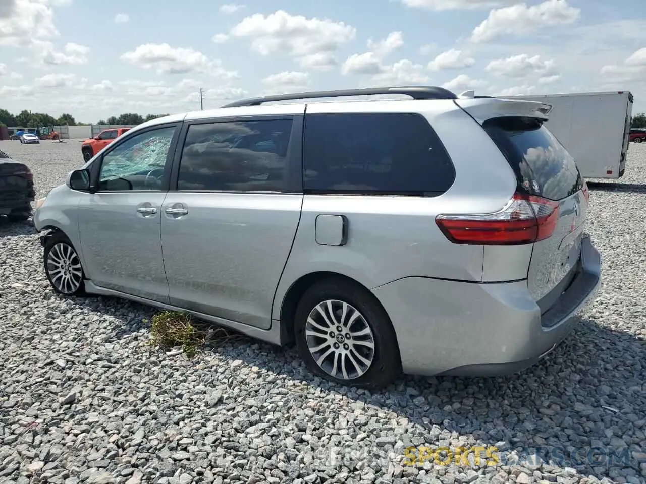 2 Photograph of a damaged car 5TDYZ3DC5LS033379 TOYOTA All Models 2020
