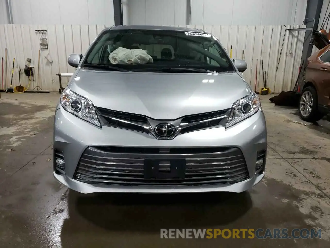 5 Photograph of a damaged car 5TDYZ3DC8LS046224 TOYOTA All Models 2020