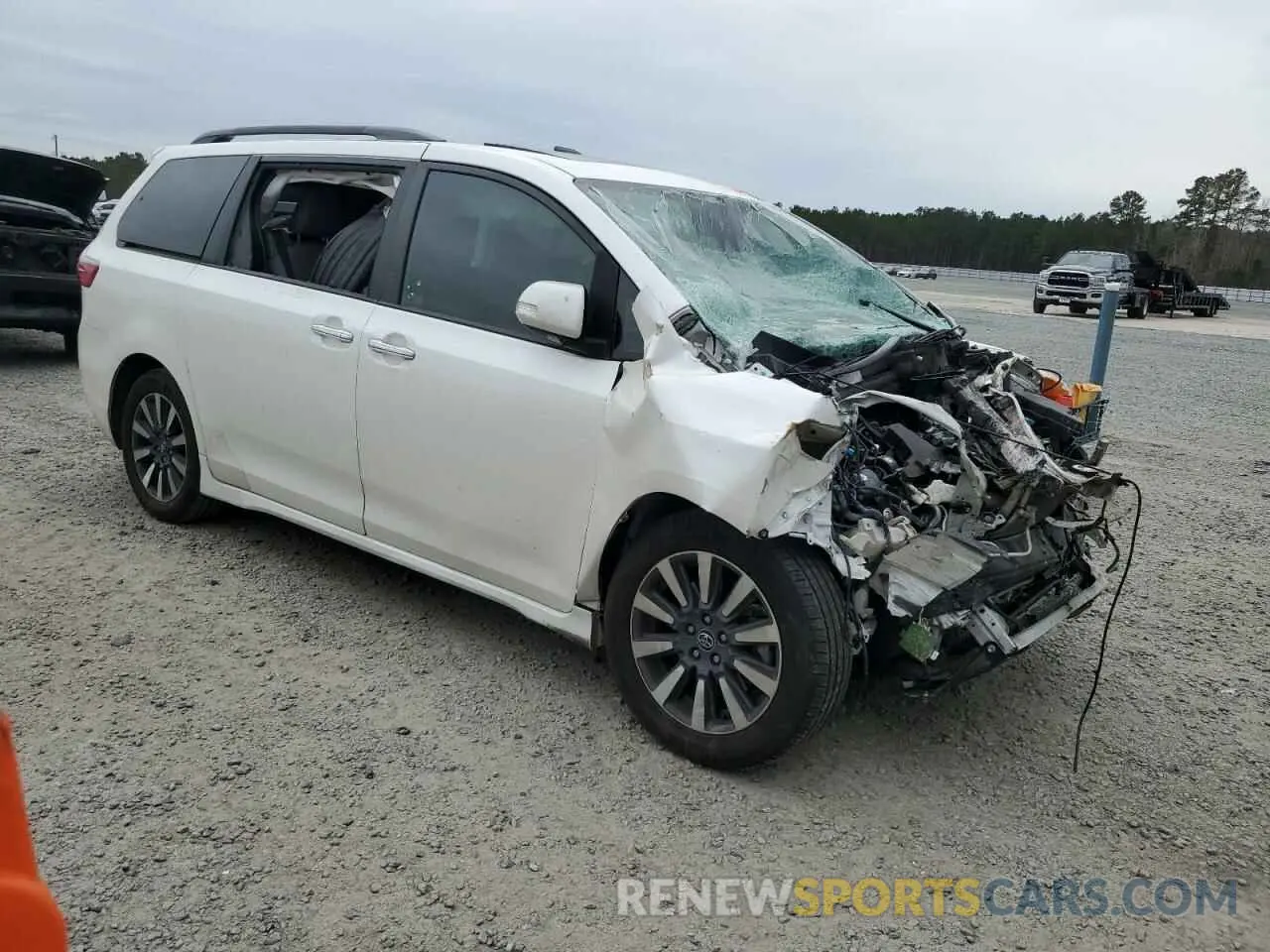 4 Photograph of a damaged car 5TDYZ3DC9LS039153 TOYOTA All Models 2020
