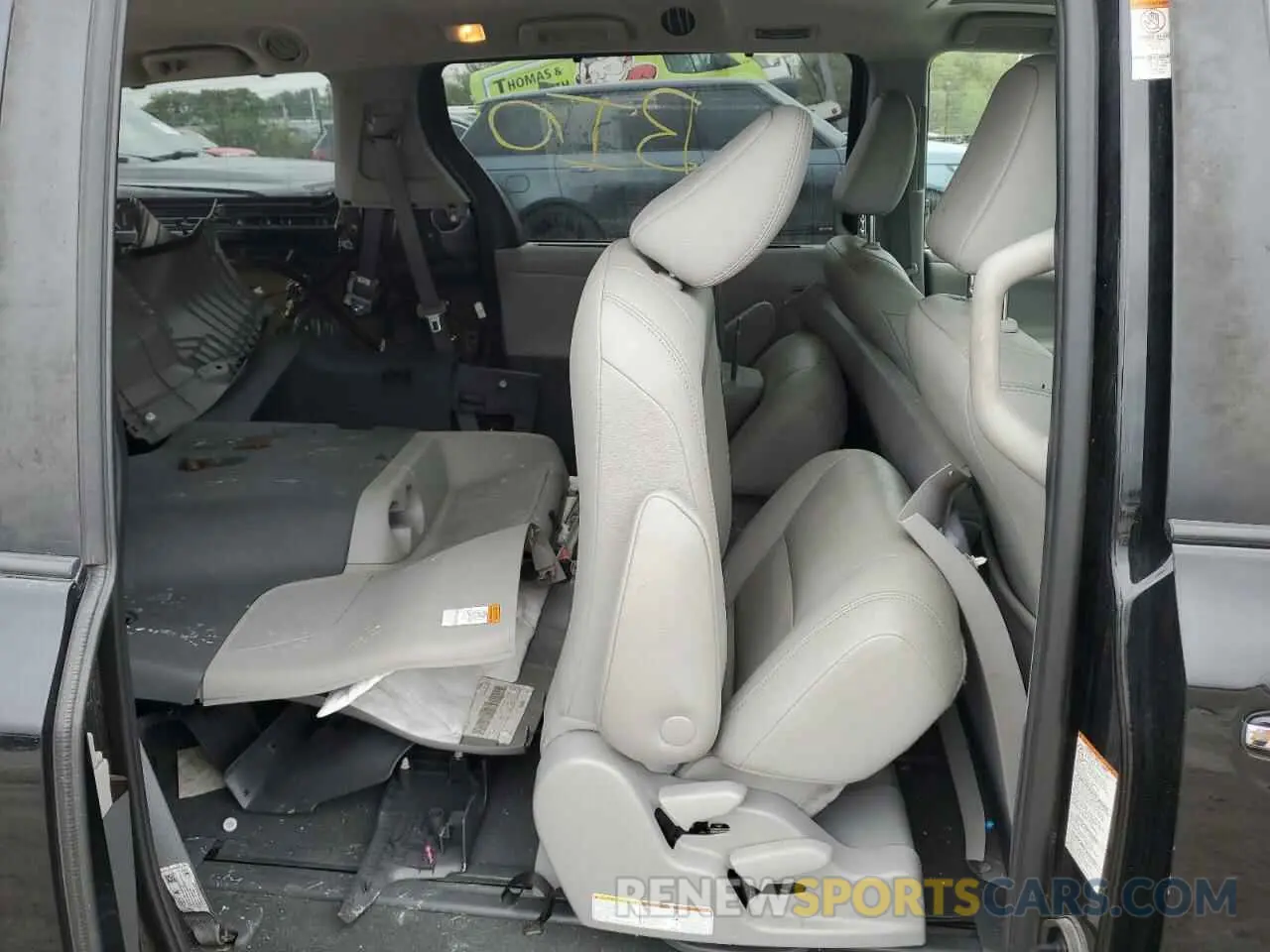 11 Photograph of a damaged car 5TDYZ3DCXLS038450 TOYOTA All Models 2020