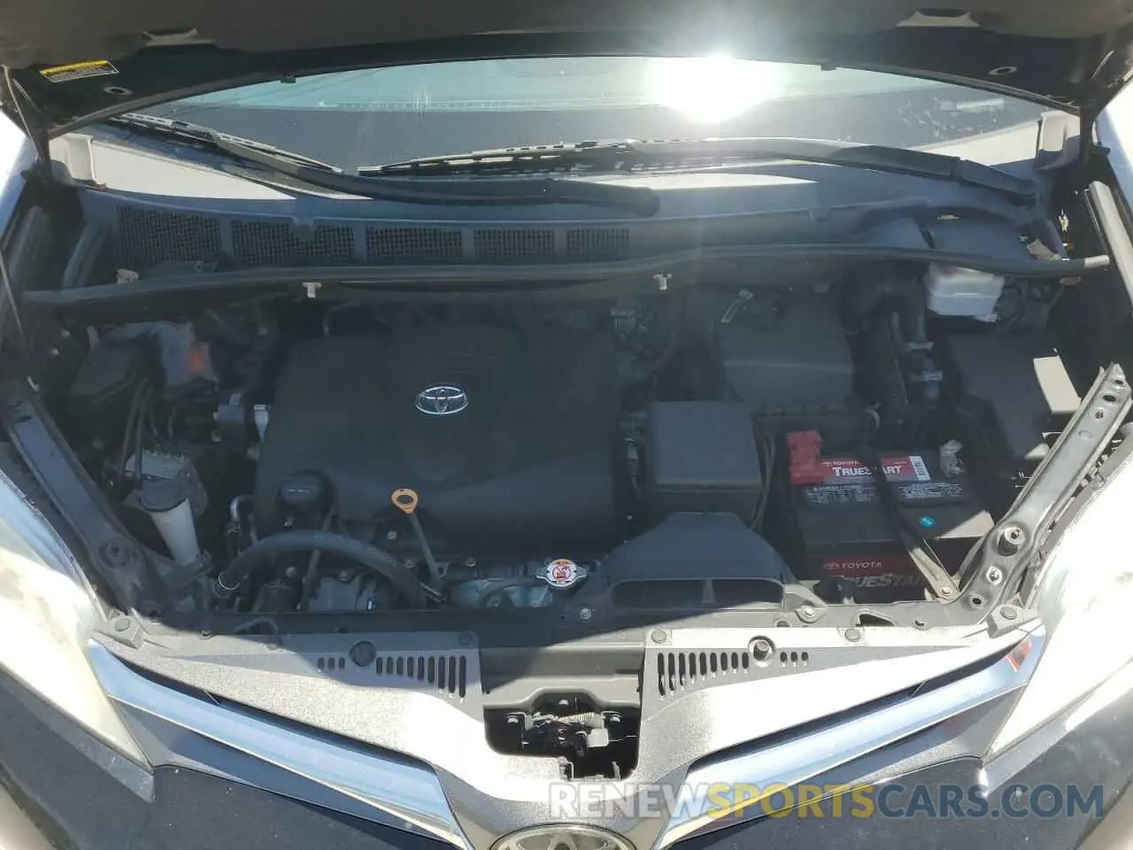12 Photograph of a damaged car 5TDYZ3DCXLS064983 TOYOTA All Models 2020