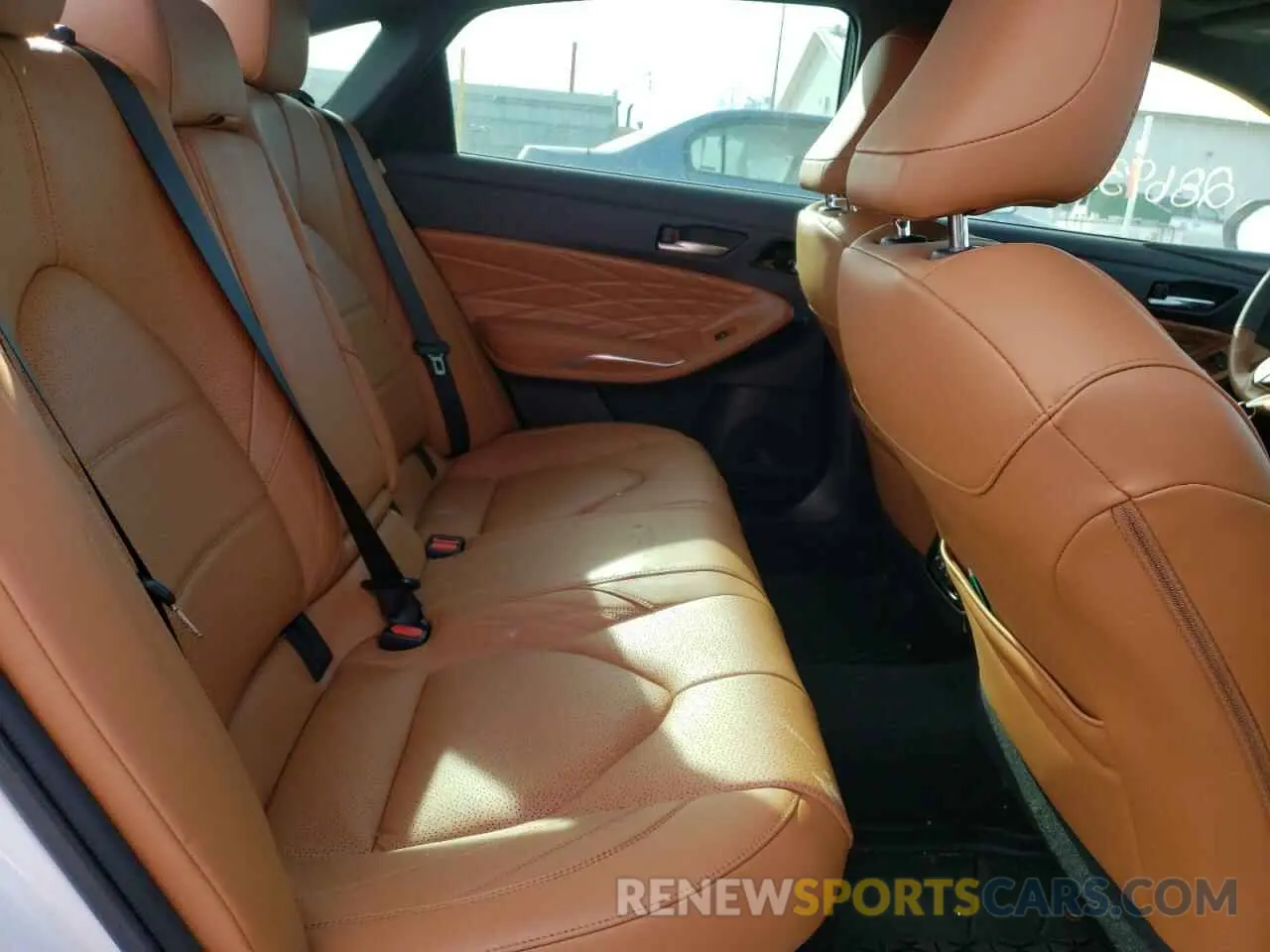 6 Photograph of a damaged car 4T1B21FB0KU003750 TOYOTA AVALON 2019