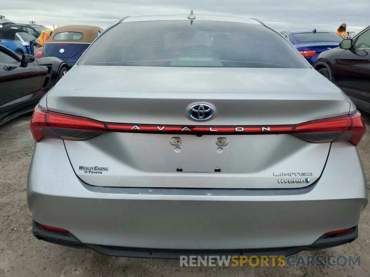 6 Photograph of a damaged car 4T1B21FB1KU002123 TOYOTA AVALON 2019