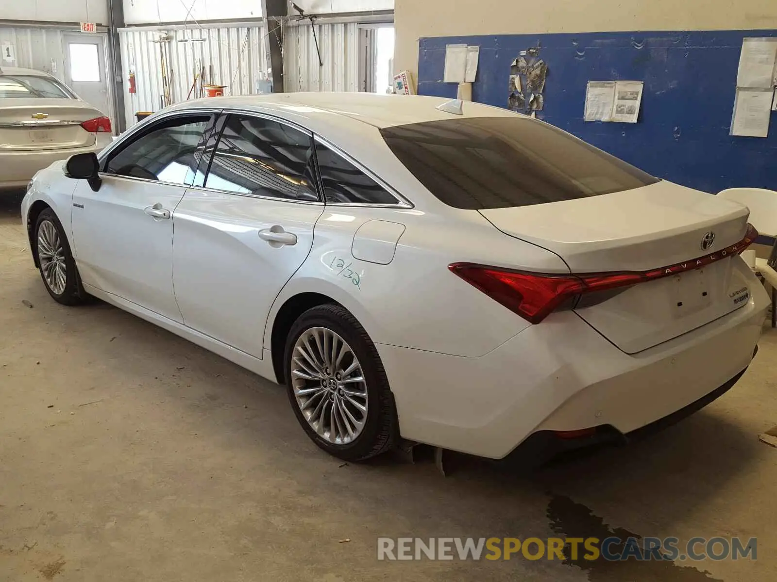 3 Photograph of a damaged car 4T1B21FB2KU007962 TOYOTA AVALON 2019
