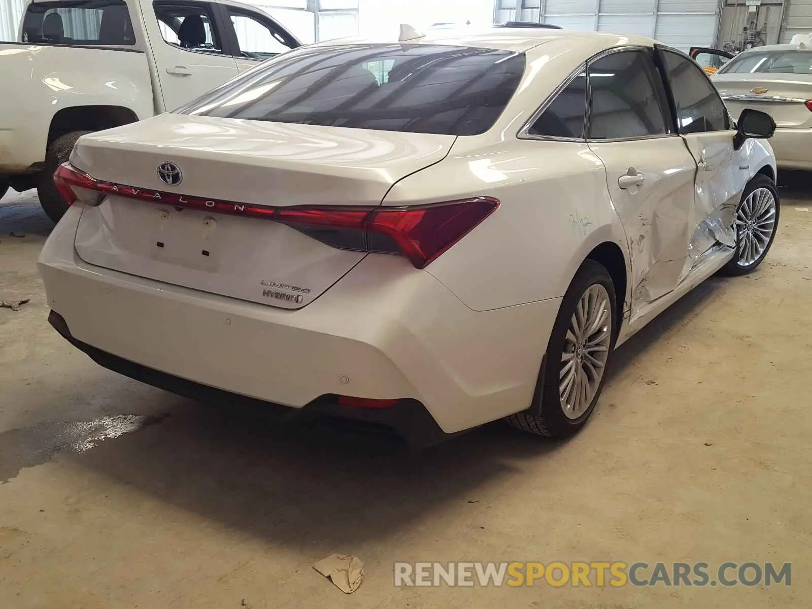 4 Photograph of a damaged car 4T1B21FB2KU007962 TOYOTA AVALON 2019