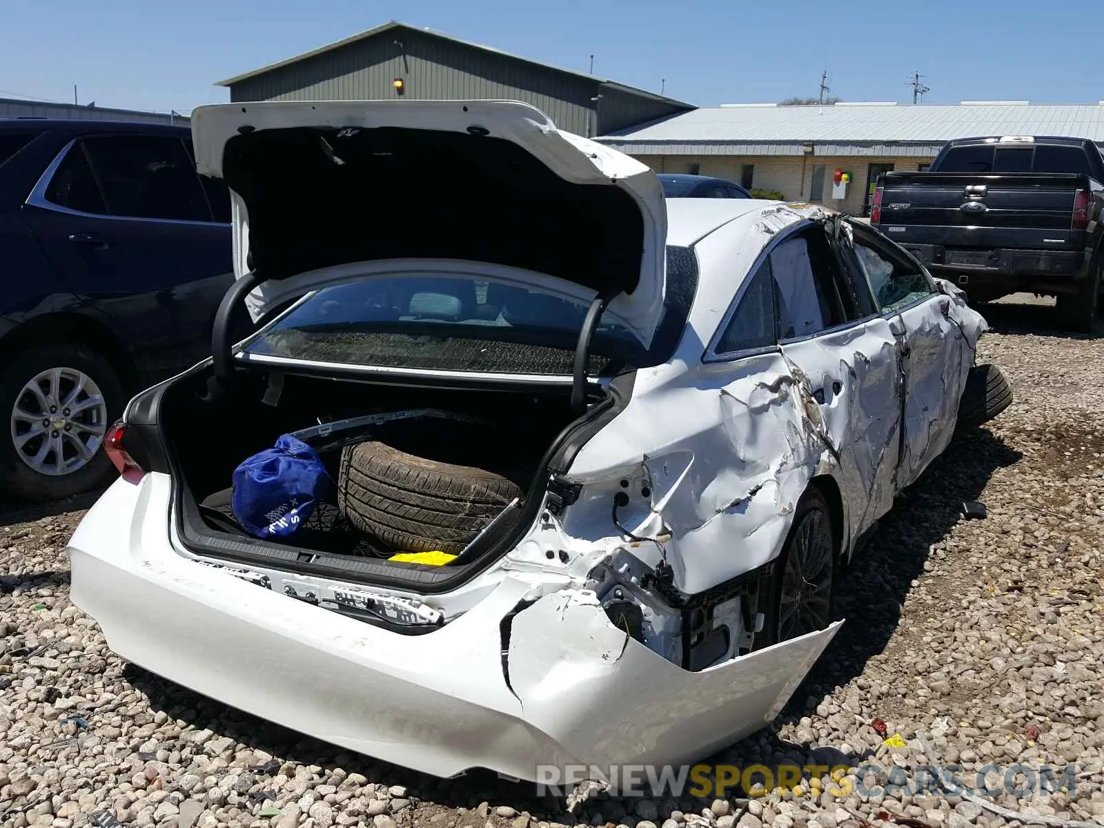 4 Photograph of a damaged car 4T1B21FB2KU009002 TOYOTA AVALON 2019